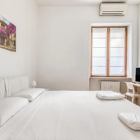 Ampio Zona Moscova Con Due Terrazzi Apartamento Milão