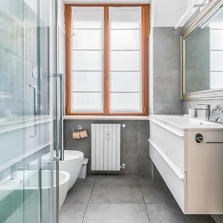 Apartmán Ampio Zona Moscova Con Due Terrazzi *