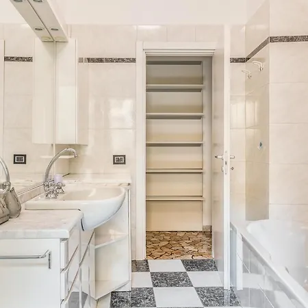 Apartmán Ampio Zona Moscova Con Due Terrazzi