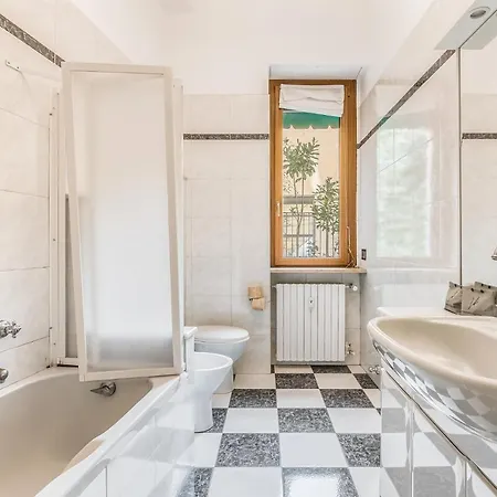 Ampio Zona Moscova Con Due Terrazzi * Milan